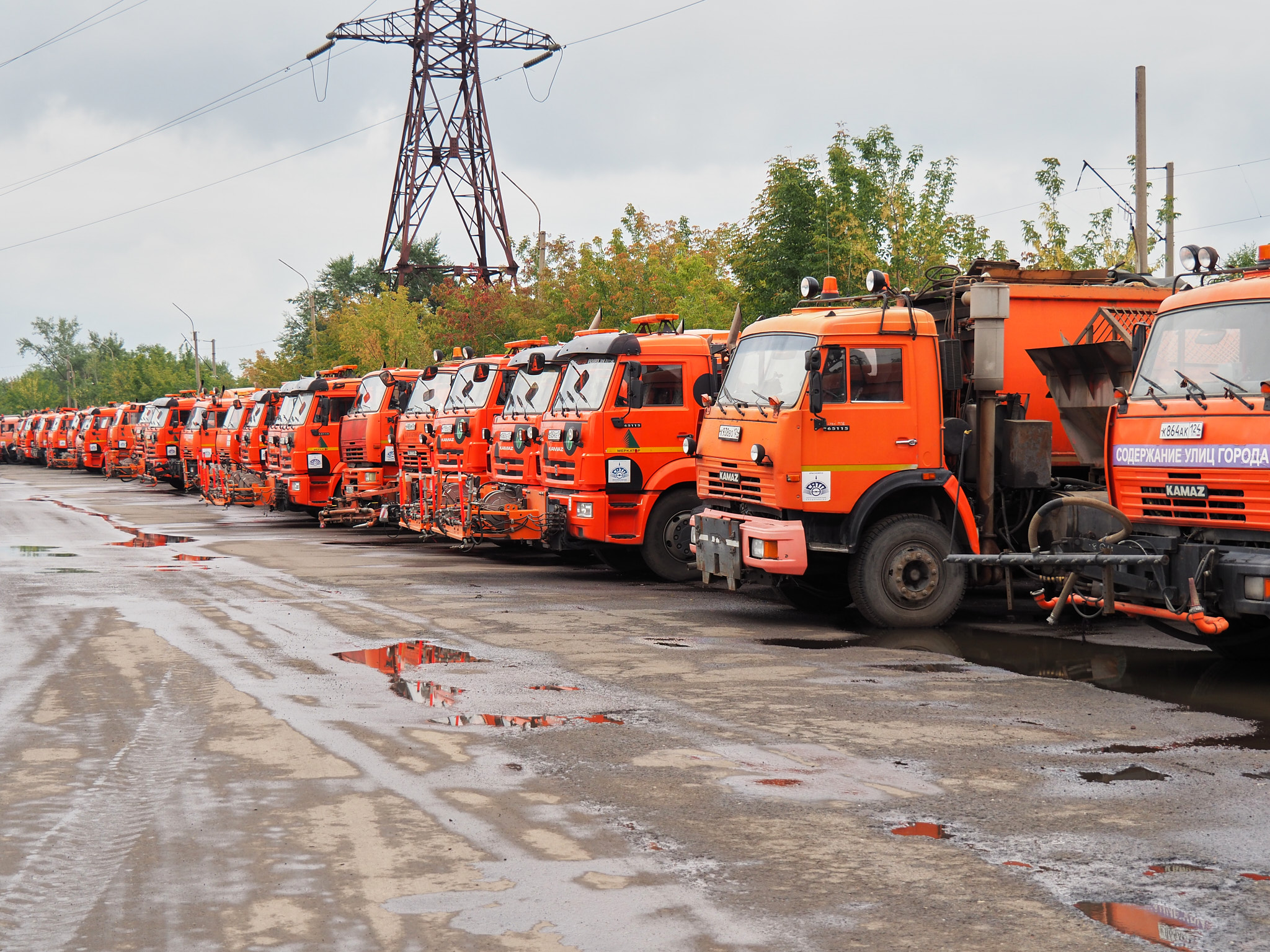 Работа дорожно-коммунальной техники в Красноярске под контролем АвтоГРАФ.